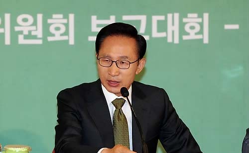 ▲ 이명박 대통령이 13일 오전 코엑스에서 열린 제9차 녹색성장위원회 보고대회를 주재하고 있다. ⓒ연합뉴스