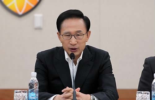 ▲ 이명박 대통령이 14일 오전 경기도 부천시 원미구 부천대학에서 제73차 국민경제대책회의를 주재하고 있다. ⓒ연합뉴스