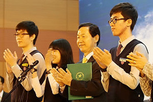 ▲ 지난 5일  경기도 수원시 영통구 영통동 청명고에서 열린 경기도 학생인권 조례 공포식.ⓒ연합뉴스