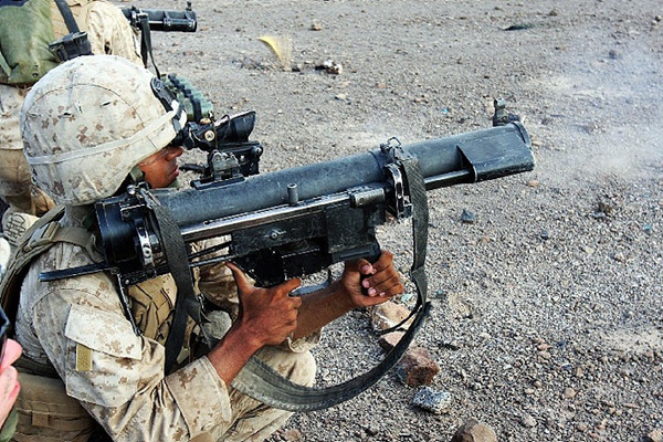 ▲ 미해병대의 공용화기(대전차화기) 실탄사격 장면. 우리 군이라면 상상하기 어렵다.ⓒ