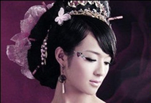 ▲ 여성 분장을 한 중국 남자ⓒ온바오닷컴 캡처