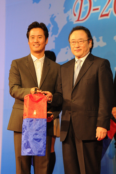 ▲ 사공일 G20 정상회의 준비위원장과 뮤지컬배우 남경주.  ⓒ 김상엽 기자