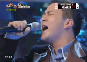 ▲ 허각이 ‘언제나’를 열창하고 있는 모습ⓒMnet 화면 캡처