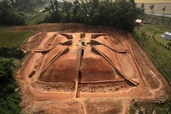 ▲ 전라남도 영암서 발견된 삼국시대 대형 고분인 돌방무덤 전경. ⓒ뉴데일리