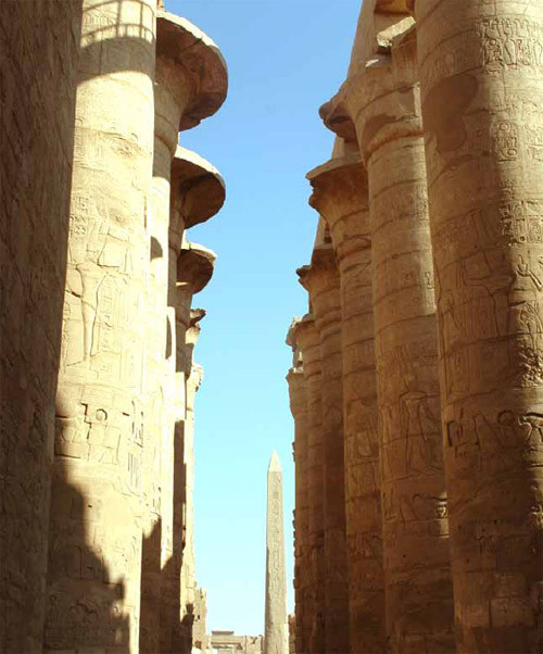 기둥홀의 기둥들, 아멘 대신전의 기둥홀