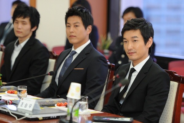 ▲ 조현오 경찰청장의 당부 인사를 경청하고 있는 명예경찰관 3인.  ⓒ 김상엽 기자