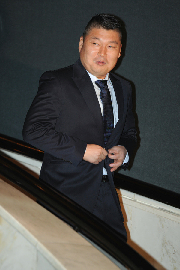 ▲ 운집한 취재진을 보고 놀란 표정을 짓고 있는 강호동.  ⓒ 김상엽 기자