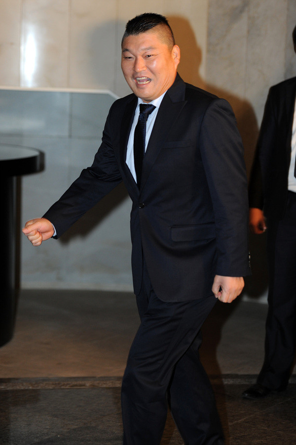 ▲ 운집한 취재진을 보고 놀란 표정을 짓고 있는 강호동.  ⓒ 김상엽 기자