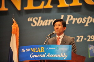 ▲ 28일 오전 경기도 고양시 킨텍스에서 개막한 '2010 동북아자치단체연합(NEAR) 총회'에서 김문수 지사가 인삿말을 하고 있다.ⓒ경기도 제공