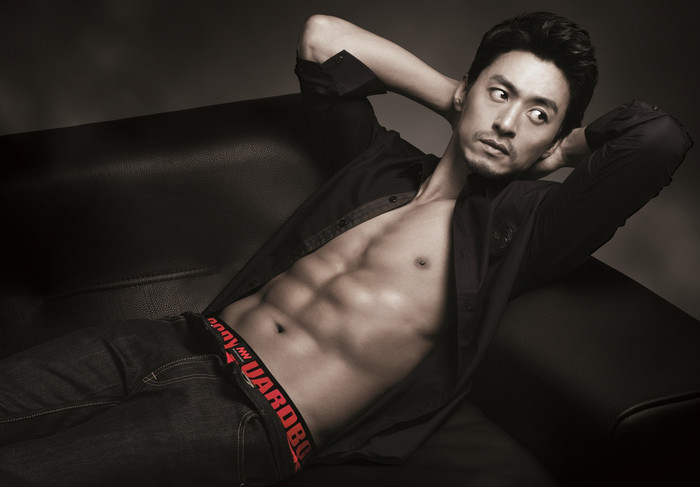 ▲ 주진모가 탄탄한 명품 복근을 공개했다.  ⓒ보디가드 제공