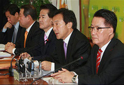 ▲ 민주당의 지지율이 하락세를 면치 못하고 있다.ⓒ리얼미터 제공