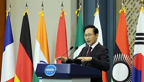 ▲ 이명박 대통령이 3일 오전 청와대 춘추관에서 D-8인 서울 G20 정상회의 개최와 관련한 기자회견을 하고 있다. ⓒ연합뉴스