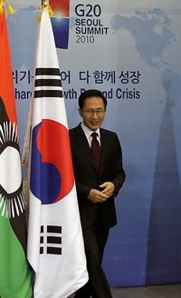 ▲ 이명박 대통령이 3일 오전 청와대 춘추관에서 D-8인 서울 G20 정상회의 개최와 관련한 기자회견을 하고 있다. ⓒ연합뉴스