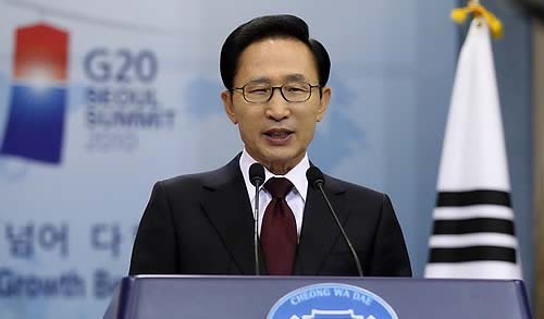 ▲ 이명박 대통령이 3일 오전 청와대 춘추관에서 D-8인 서울 G20 정상회의 개최와 관련한 기자회견을 하고 있다. ⓒ연합뉴스