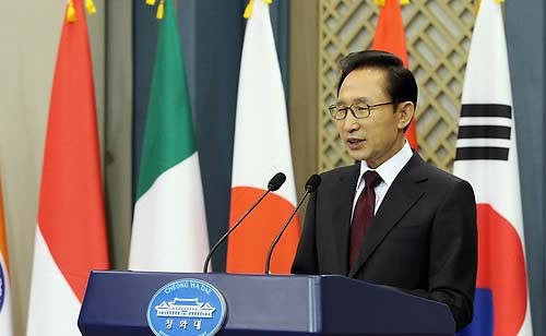 ▲ 이명박 대통령이 3일 오전 청와대 춘추관에서 D-8인 서울 G20 정상회의 개최와 관련한 기자회견을 하고 있다. ⓒ연합뉴스