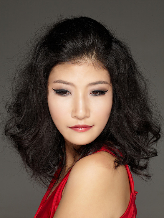 ▲ ‘티벳궁녀’로 인기를 끌고 있는 탤런트 최나경(29)이 국내 화장품 브랜드 ‘바비펫’의 지면모델로 화보사진을 공개했다.ⓒ바비펫