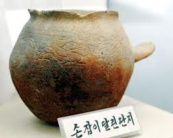 ▲ 조선중앙역사박물관 고구려실위 '손잡이 달린 단지'. ⓒ자료사진