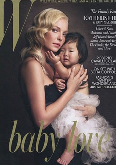 ▲ '캐서린 헤이글'이 에 딸 네이리와 함께 잡지 커버모델이 됐다. ⓒW매거진 제공