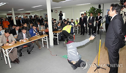 ▲ 경남도와 지자체 등과의 간담회 결과를 설명하는 심명필 본부장.