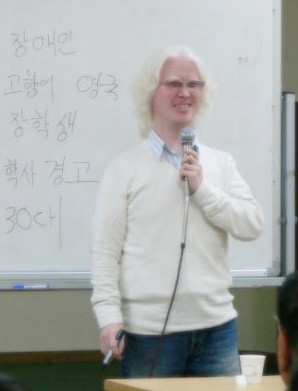 ▲ 자신 역시 알비노증을 앓고 있는 중증 장애인이면서도 장애인들의 권익 보호를 위해 활동하고 있는 김태훈 인권센터팀장.  ⓒ 뉴데일리