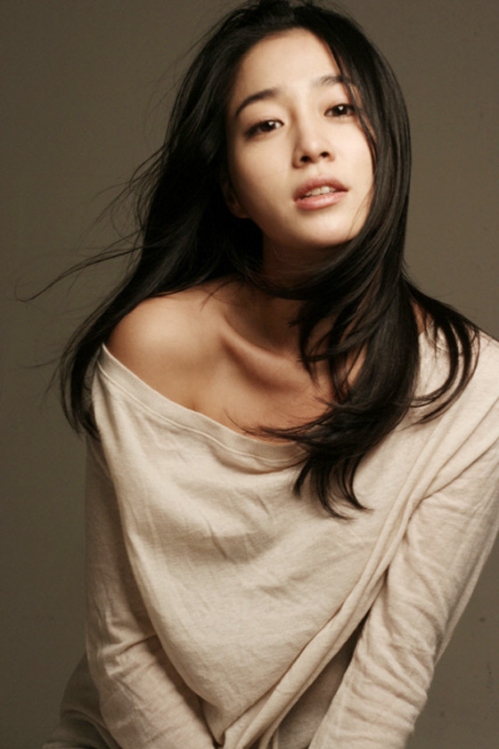 ▲ 배우 이민정이 가장 우아한 쇄골녀로 선정됐다.ⓒ베스띠벨리 제공