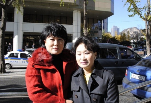 ▲ 교육당국의 정당가입과 후원금을 낸 교사들 중징계를 호소한 '학교를 사랑하는 학부모 모임' (왼쪽부터)최정희 중앙공동대표, 최미숙 상임대표ⓒ뉴데일리