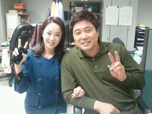 ▲ ⓒ양준혁이 박은영 아나운서와 함께 찍은 사진을 공개해 화제다. 양준혁 트위터