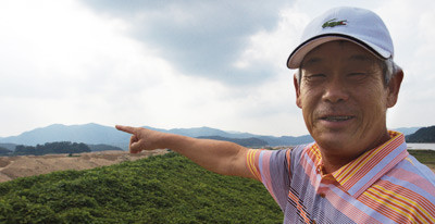 ▲ “농경지가 바뀌면 틀림없이 도시로 나간 젊은이들도 돌아올 겁니다.” 낙동강 구미보 준설토로 농경지 리모델링이 이루어지고 있는 경남 구미시 옥성면 농소1리 이장 송춘택씨(65)