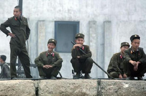 ▲ 북한군의 명령 지휘체계가 허다한 약점과 취약성을 내포하고 있어 군대로서의 본성을 잃어 가고 있다고 탈북자들이 증언했다.ⓒ자료사진