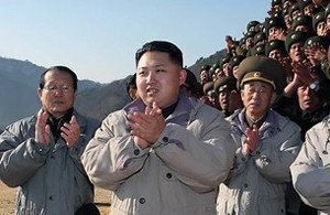 ▲ 자강도 희천발전소 건설현장을 현지지도 하고 있는 김정은.ⓒ연합뉴스