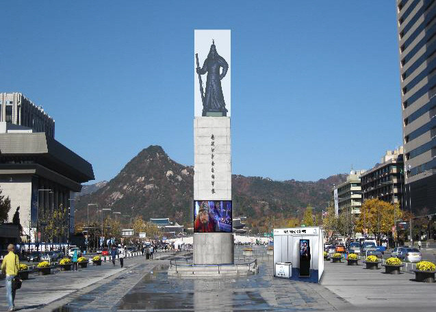 ▲ 광화문 광장 이순신 장군 동상에 가림막과 하단 LED를 설치한 가상 모습ⓒ