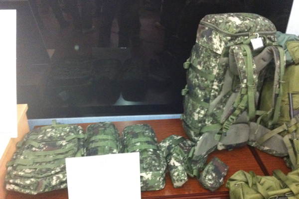 ▲ 왼쪽부터 단기작전용 소형배낭, 보조주머니 2개, 파우치, 主배낭 순이다. 미군도 사용하는 MOLLE 시스템을 적용했다.ⓒ