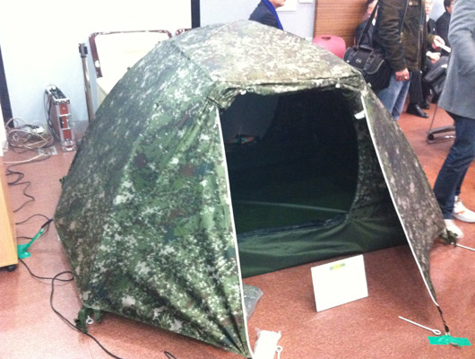 ▲ 향후 보급 예정인 신형 텐트. 기존의 'A형 텐트'와는 달리 설치와 분해가 간편하며 무게 또한 가볍다. 취사 중 위험을 줄이기 위해 바닥은 방염처리했다.ⓒ