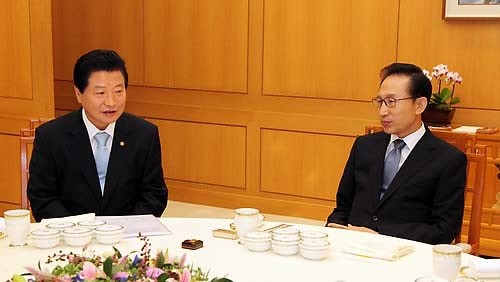 ▲ 이명박 대통령과 안상수 한나라당 대표. ⓒ연합뉴스