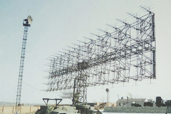 ▲ 중국이 이라크로부터 사들인 타마라 레이더를 역설계해 만든 것으로 추정되는 CETC JY-27 VHF레이더의 모습. 탐지거리는 300km를 넘는다.ⓒ