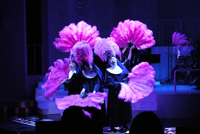 ▲ 뮤지컬 넌센세이션 프레스 콜에서 다섯배우가 다채로운 연기를 선보이고 있다.ⓒ뉴데일리