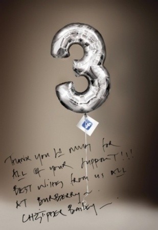 ▲ 버버리 크리에이티브 총괄 책임자 크리스토퍼 베일리는 300만 팬 돌파를 자축했다. ⓒ 버버리 페이스북