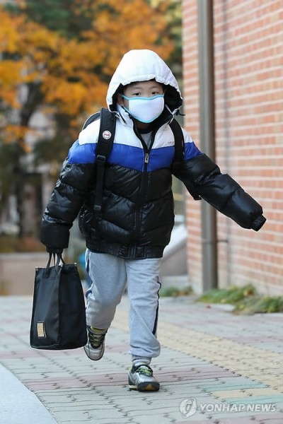 ▲ '추위가 왔어요' 26일 전국이 영하권으로 떨어져 올 가을 가장 추운 날씨를 보였다. ⓒ연합뉴스