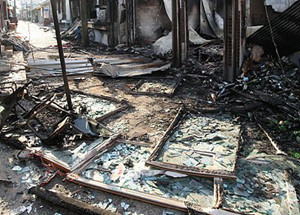 ▲ 불 탄 연평도 민가와 점포들ⓒ연합뉴스