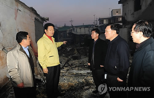 ▲ 불 탄 연평도 민가와 점포들ⓒ연합뉴스