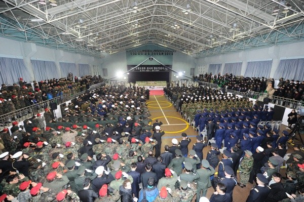 ▲ 지난 23일 북한의 연평도 포격 도발로 전사한 고 서정우 하사(22)와 고 문광욱 일병(20)의 영결식이 27일 오전 10시 경기도 성남시 국군수도병원 실내체육관에서 해병대장으로 엄수됐다.ⓒ박지현 기자