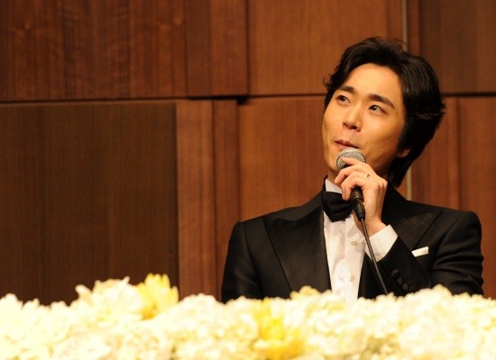 ▲ 아내의 루머 관련 발언을 하다 눈시울을 붉힌 조성모.  ⓒ 박지현 기자