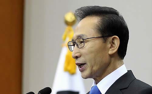 ▲ 이명박 대통령이 29일 오전 청와대 춘추관에서 북한 포격 도발에 대한 특별담화를 발표하고 있다. ⓒ연합뉴스