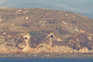 ▲ 연평도로 포격한 북한군의 동굴진지.ⓒ연합뉴스