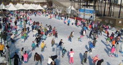 ▲ 서울시는 2일 상암 월드컵공원 평화광장에 야외 스케이트장(1800㎡)과 썰매장(540㎡)을 오는 4일 개장한다고 밝혔다. ⓒ연합뉴스