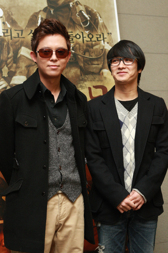 ▲ 영화 '서서 자는 나무' VIP시사회에 원조 아이돌 토니안과 김재덕이 참석해 응원을 했다. ⓒ 뉴데일리