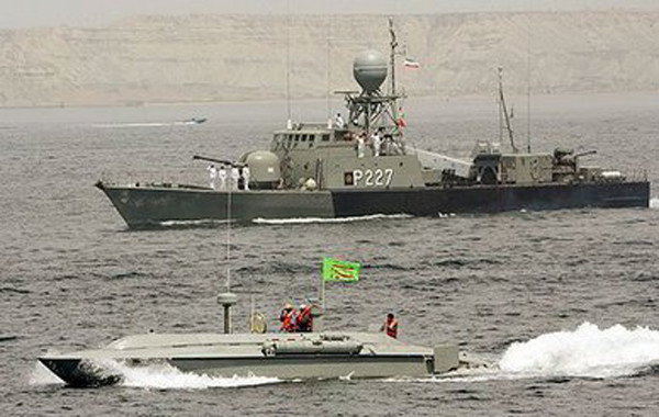 ▲ 이란 혁명수비대 해군이 북한으로부터 수입한 '대동급' 반잠수정. 선체 옆에 어뢰관이 보인다.ⓒ