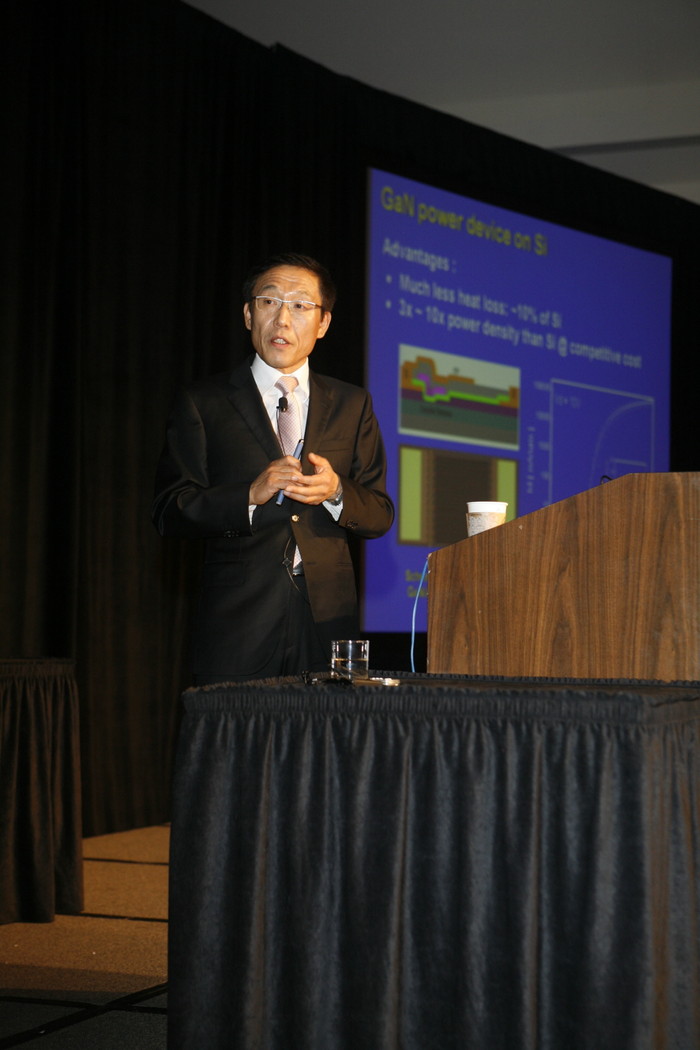 ▲ 김기남 삼성전자 종합기술원 원장이 6일(현지시간) 미국 샌프란시스코에서 열린 2010 IEDM(반도체학회)에서 '미래 실리콘 기술 전망: 도전과 기회'를 주제로 기조연설을 하고 있다. ⓒ 뉴데일리