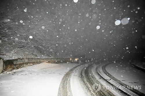 ▲ 8일 중부지방을 중심으로 대설예비특보가 내려진 가운데 오후에 서울은 최고 8㎝ 눈이 내리겠다.ⓒ연합뉴스