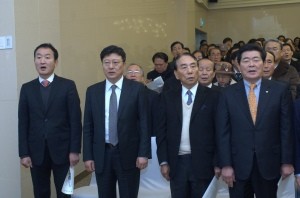 ▲ 이날 아버지와 관련된 공식 행사에 아들 박지만 EG회장이 처음으로 참석해 눈길을 끌었다(좌측 두번째).  ⓒ뉴데일리